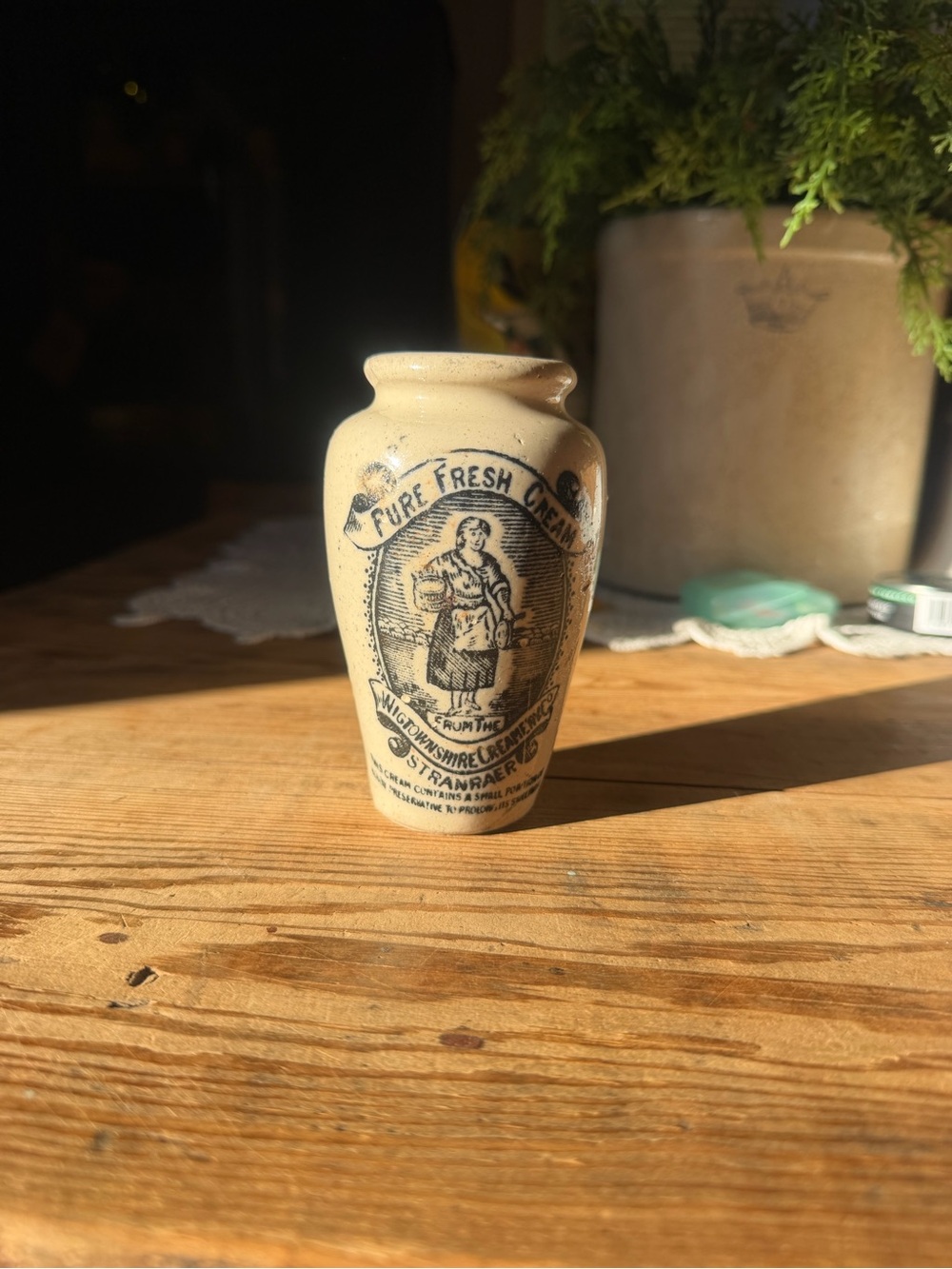 Vintage-Style Creamware Vase — Neutral Beige Decorative Pot